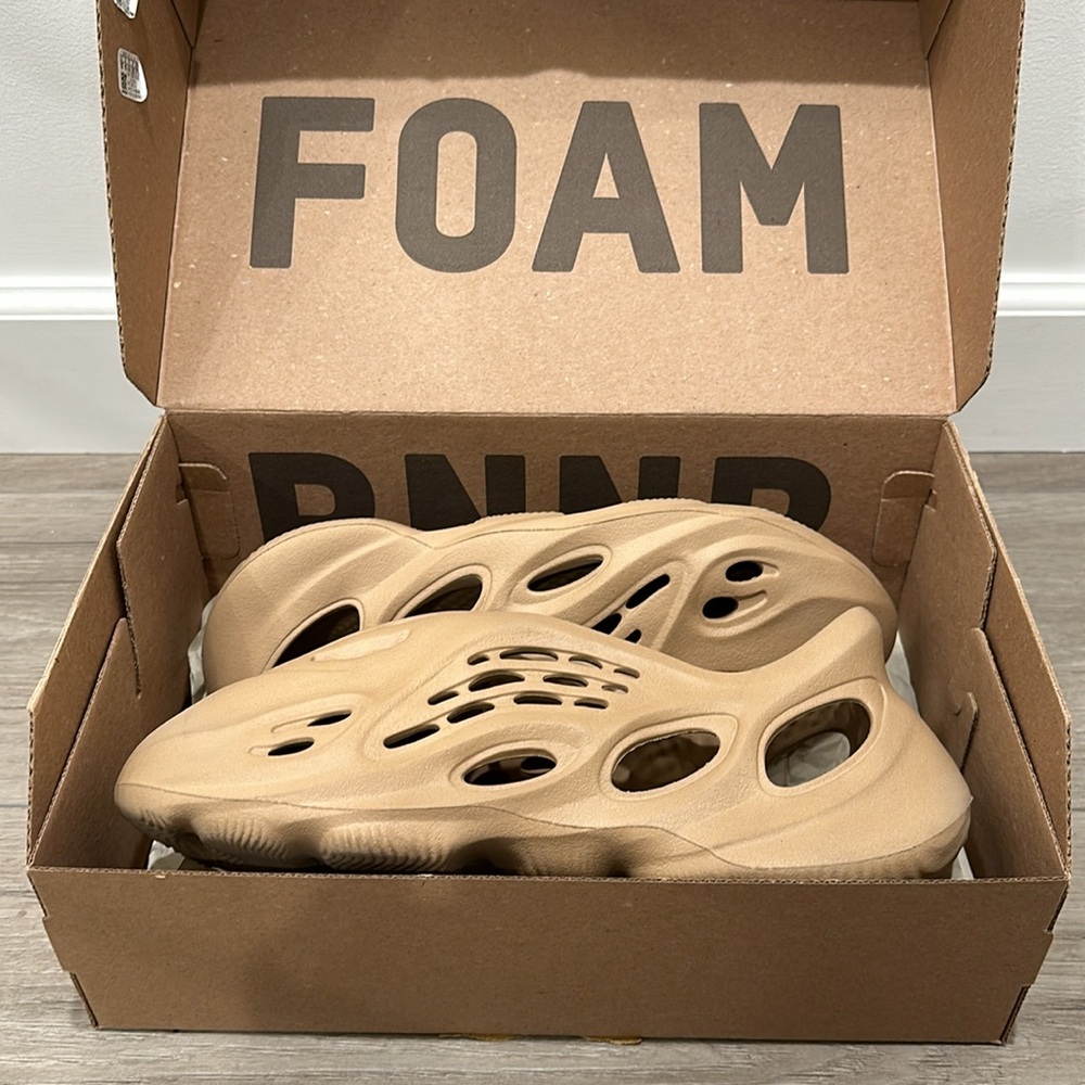 YEEZY FOAM RUNNER ADIDAS SIZE 10 RNNR OCHRE